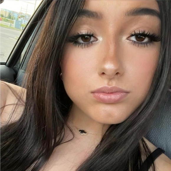 Meet your Posher, Monica - Picture 1 of 1